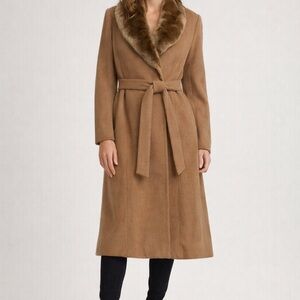 Elegant Tan Belted Coat with Faux Fur Collar